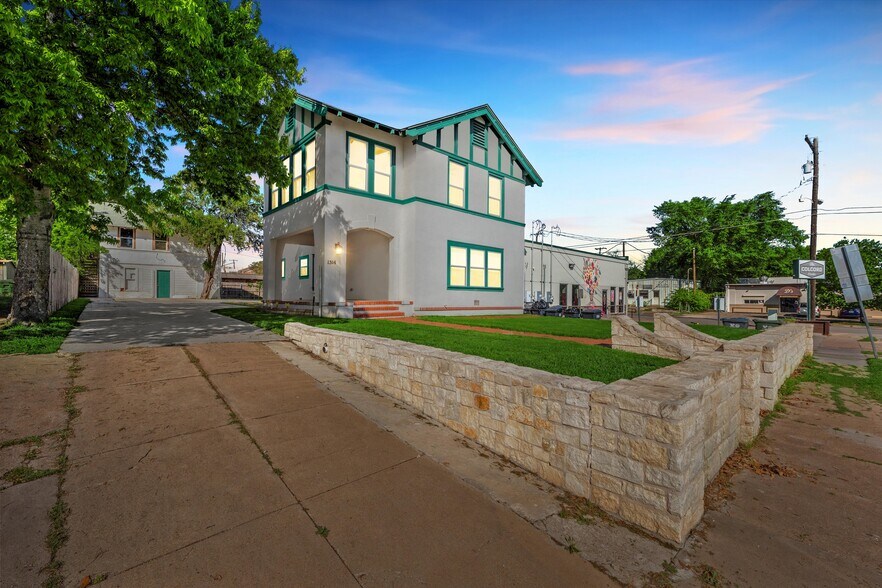 More Photos Of 1314 N 15th St, Waco General Retail For Sale