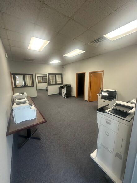 More Photos Of 3505 N 48th St, Lincoln Light Distribution For Lease