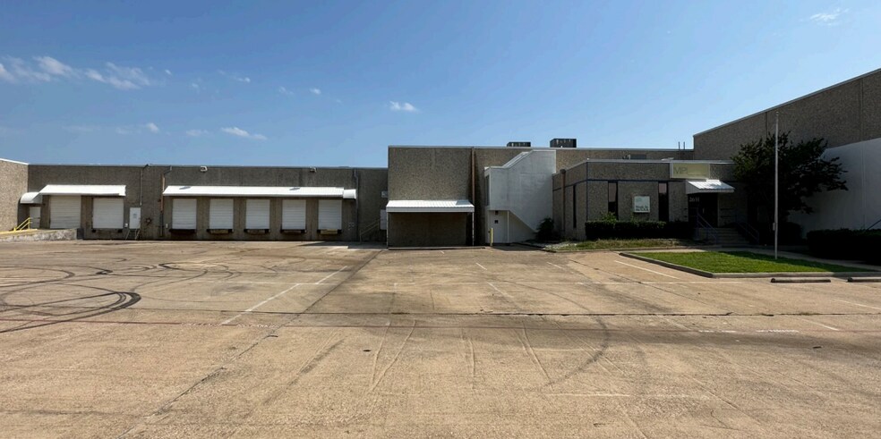 More Photos Of 2641-2651 Santa Anna Ave, Dallas Warehouse For Sale