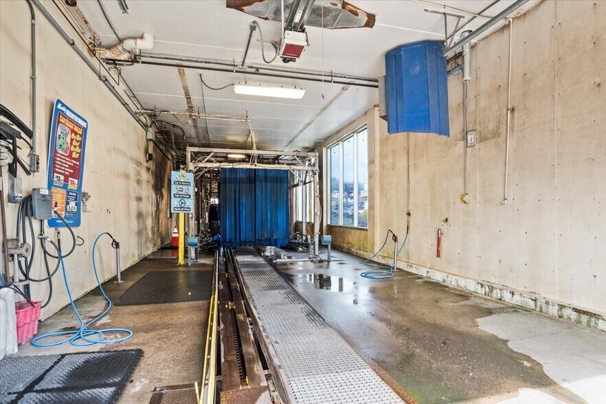 More Photos Of 901 S Main St, Taylor Carwash For Sale