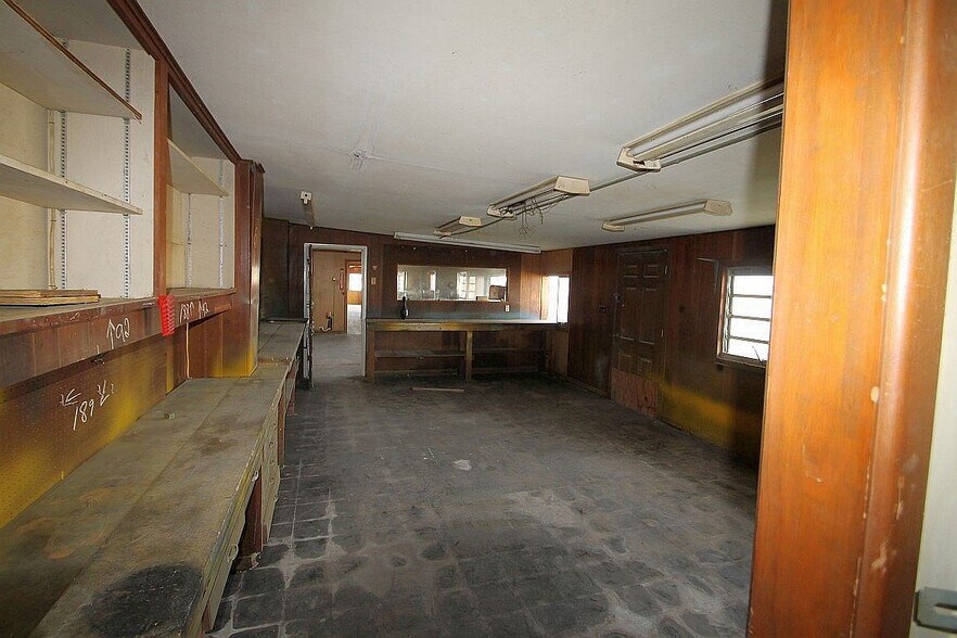 More Photos Of 0000 N. FM 1425, Mercedes Airplane Hangar For Sale
