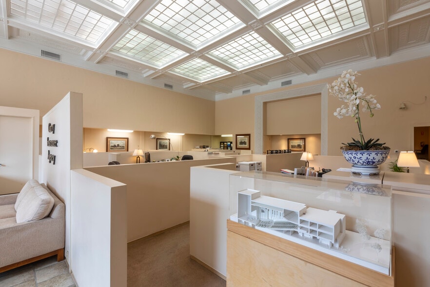 More Photos Of 489 E Colorado Blvd, Pasadena Office For Sale