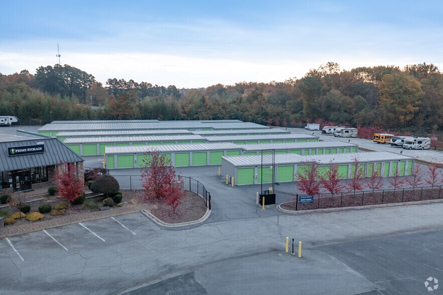 More Photos Of 3146 Wade Hampton Blvd, Taylors Self Storage For Lease