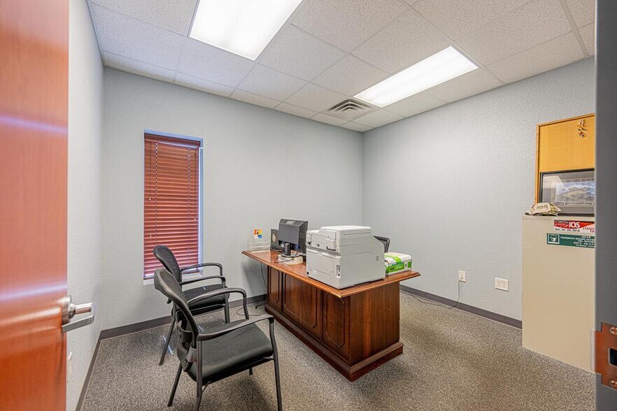 More Photos Of 650 S John Ben Shepperd Pky, Odessa Office For Sale