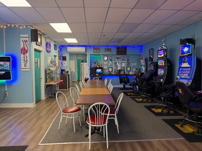 More Photos Of 130 Central Ave, Kincaid General Retail For Sale