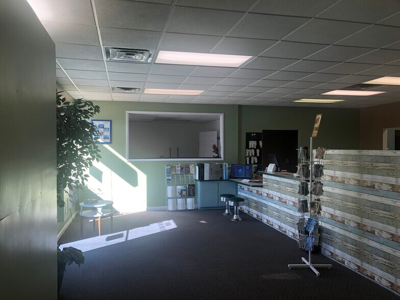 More Photos Of 687 NE 5th St, Crystal River Freestanding For Sale