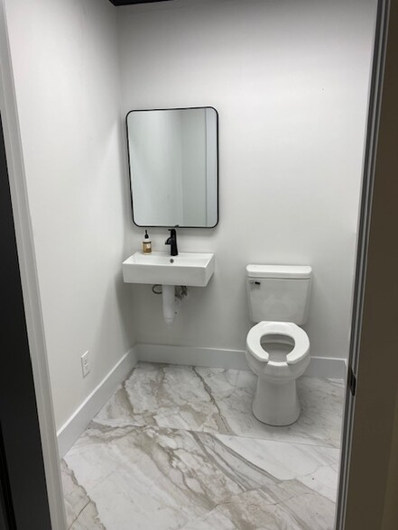 More Photos Of 3440 E Broad St, Statesville Office For Lease