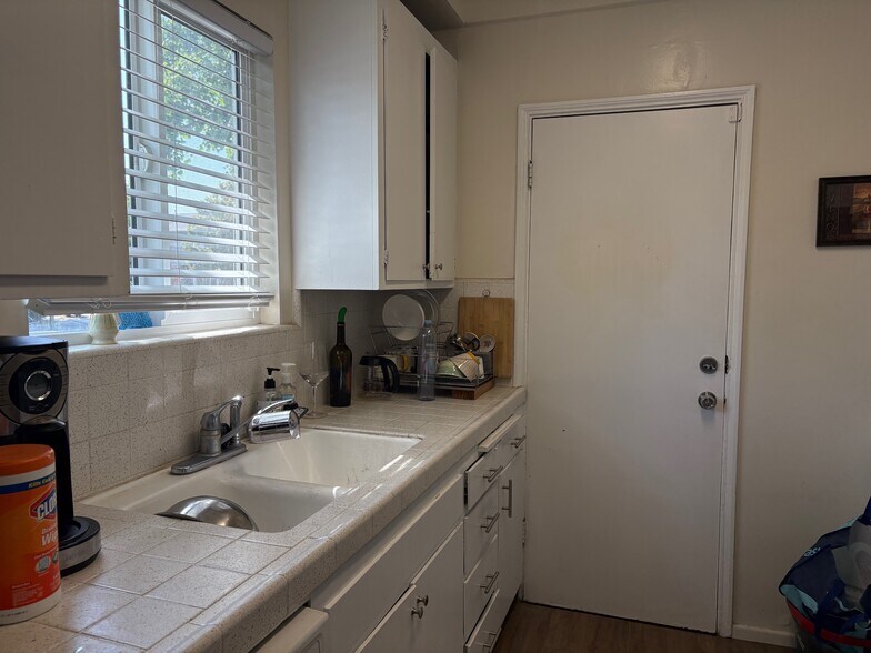 More Photos Of 140 N Pass Ave, Burbank Apartments For Sale