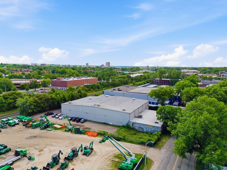 Primary Photo Of 95 Fisk Ave, Springfield Warehouse For Lease