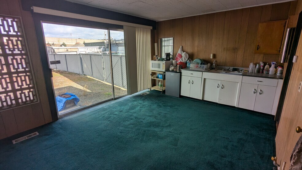 More Photos Of 612 E Lewelling Blvd, Hayward Office For Sale