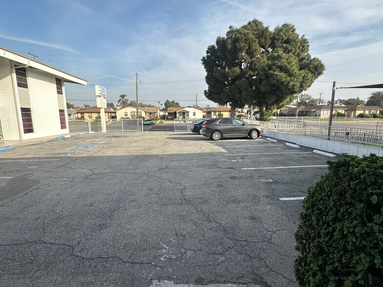 More Photos Of 10963 S Western Ave, Los Angeles Religious Facility For Lease
