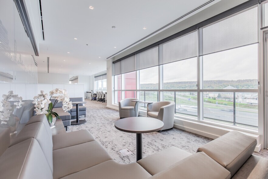 More Photos Of 13 Windward Dr, Grimsby Medical For Lease