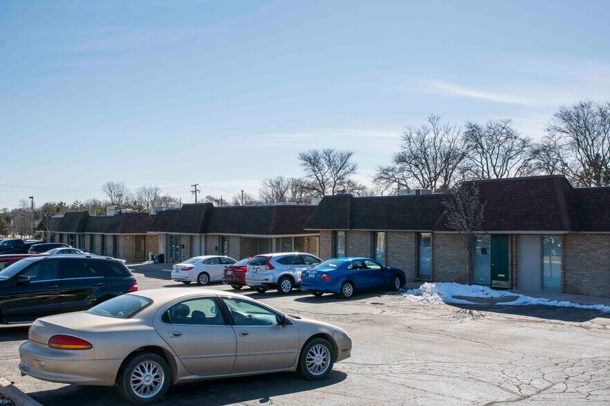 More Photos Of 32910 W 13 Mile Rd, Farmington Hills Medical For Sale