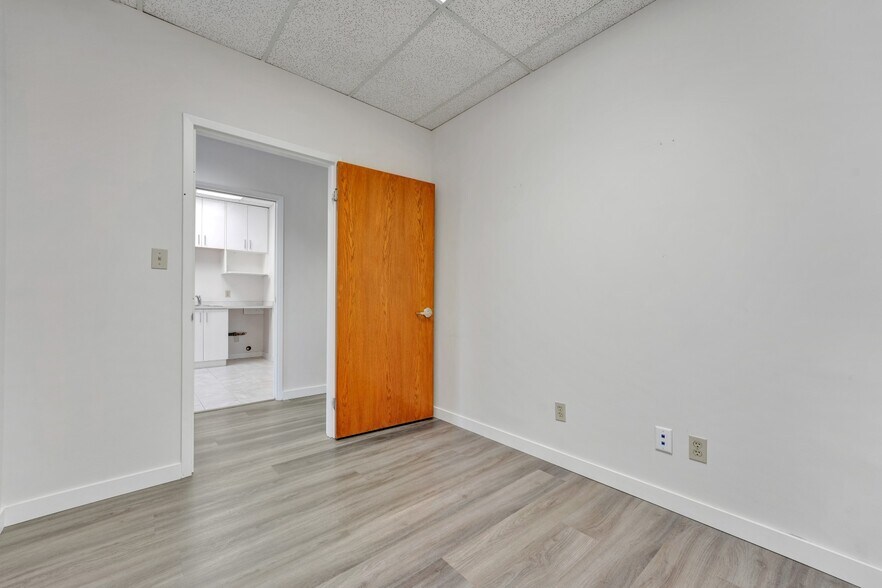 More Photos Of 11861 88 Av, Delta Office For Lease