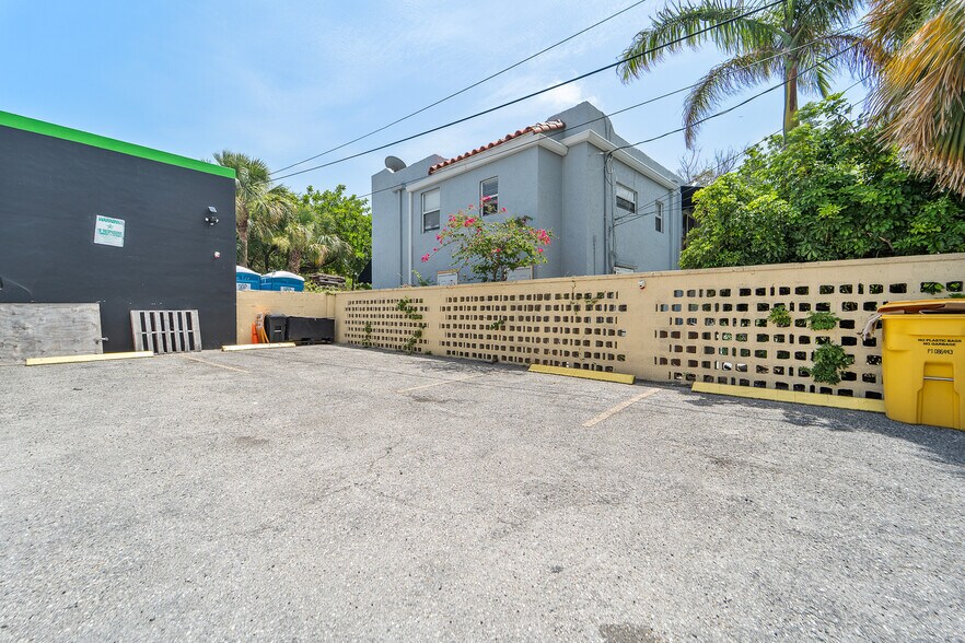 More Photos Of 112 N Federal Hwy, Lake Park Freestanding For Sale