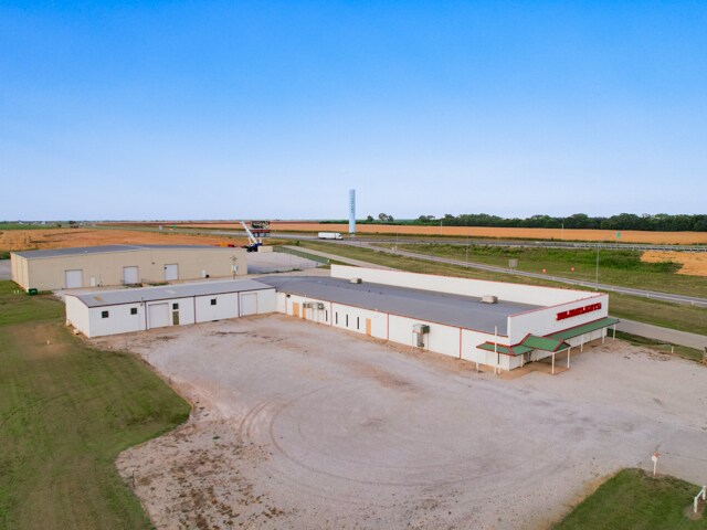 More Photos Of 100 Holiday Ln, Tonkawa Warehouse For Lease