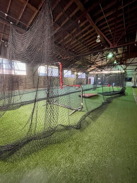 More Photos Of 250 Commonwealth Ave, Bristol Health Club For Lease