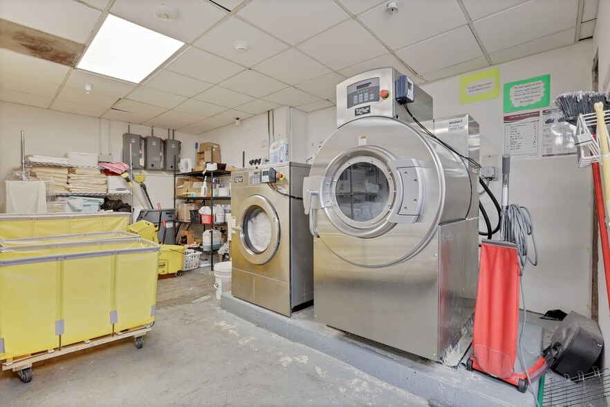 More Photos Of 301 Broadway, Lorain Hotel For Sale