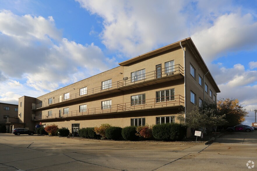 More Photos Of 707 Brookpark Rd, Brooklyn Heights Loft Creative Space For Lease