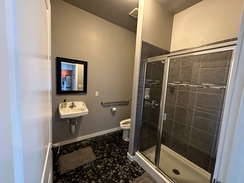 More Photos Of 2500-2512 Aileron Rd, Richland Warehouse For Lease