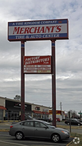 More Photos Of 7507 W Broad St, Richmond Auto Repair For Lease