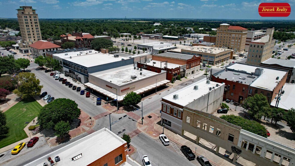 More Photos Of 1 E Central Ave, Temple Office For Lease