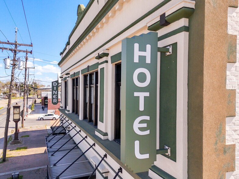 More Photos Of 416-418 Mississippi St, Donaldsonville Hotel For Sale