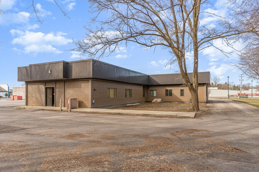 More Photos Of 3588 Center Ave, Essexville Medical For Sale