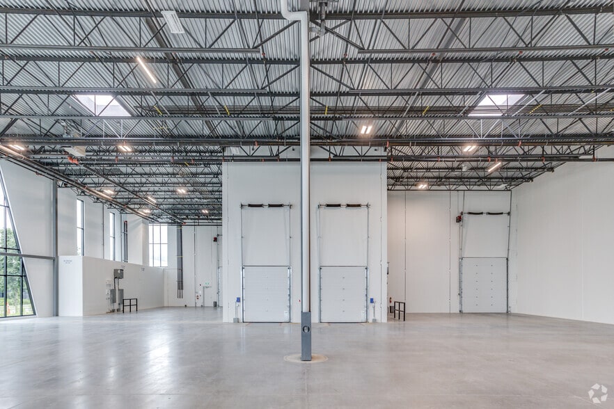 More Photos Of 7 King Edward St, Coquitlam Warehouse For Sale