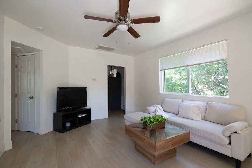 More Photos Of 117 Elliot St, Woodland Apartments For Sale