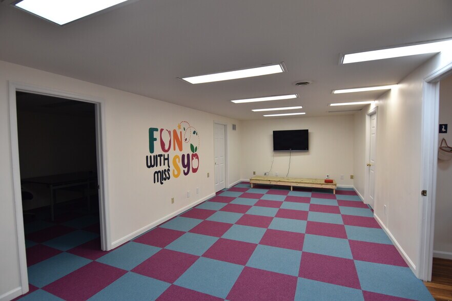 More Photos Of 2021 Richard Jones Rd, Nashville Office For Lease