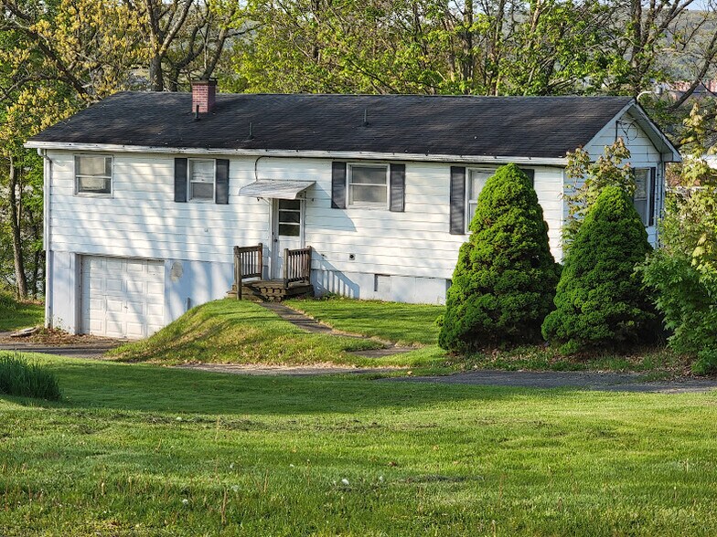 More Photos Of 400 Riverside Dr, Johnson City Specialty For Lease