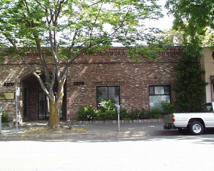 More Photos Of 2207-2209 J St, Sacramento Office For Lease