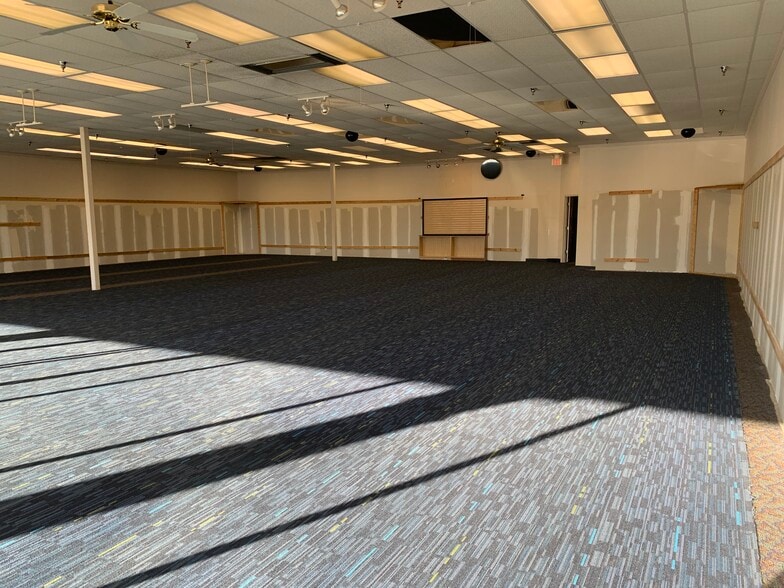 More Photos Of 250 Highlands Square Dr, Hendersonville Unknown For Lease