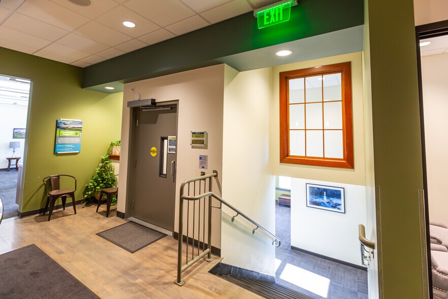 More Photos Of 200 W Railroad Ave, Plains Medical For Sale