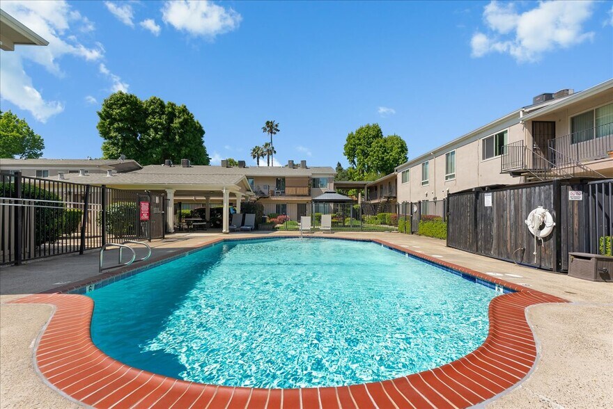 More Photos Of 915 Johnfer Way, Sacramento Apartments For Sale