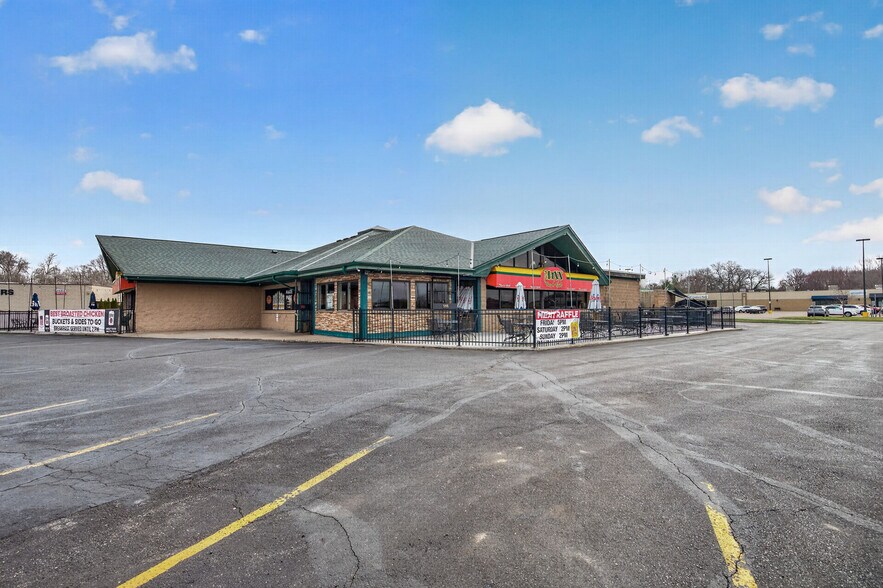 More Photos Of 17646 NE Central Ave, Ham Lake Restaurant For Sale