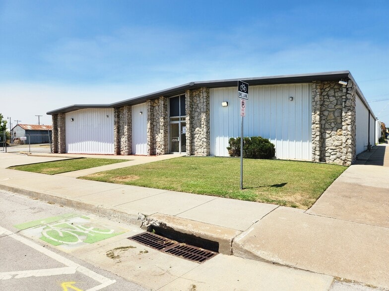 Primary Photo Of 1433 E 6th St, Tulsa Freestanding For Lease