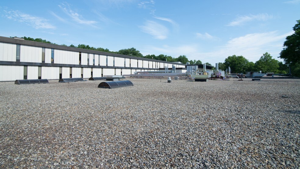 More Photos Of 199 Benson Rd, Middlebury Flex For Lease