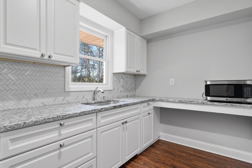 More Photos Of 2239 Scenic Dr, Snellville Office For Sale