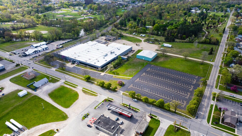 More Photos Of 711 W Pickard St, Mount Pleasant Manufacturing For Lease