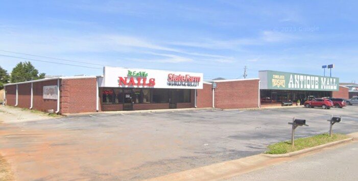 More Photos Of 230 Davis Loop, Oxford General Retail For Sale