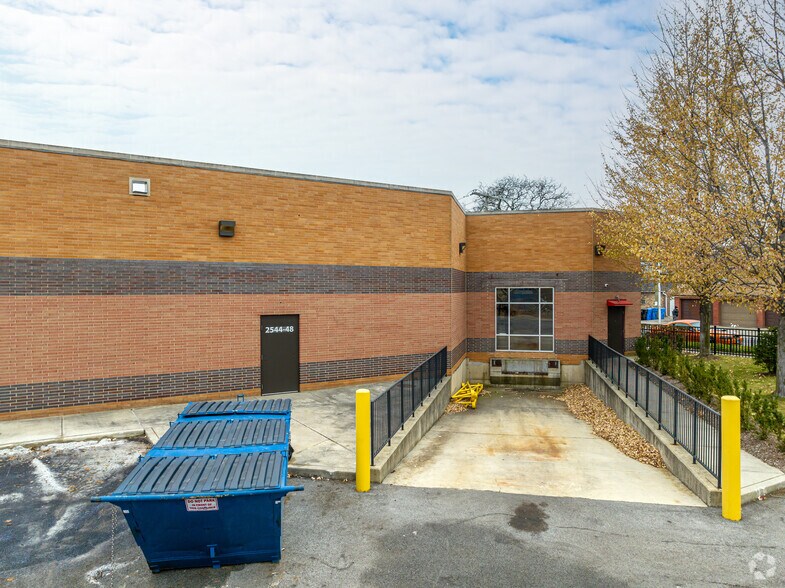 More Photos Of 2504-2548 W Cermak Rd, Chicago Supermarket For Lease