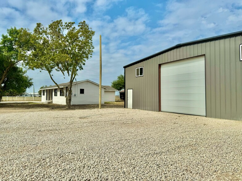 More Photos Of 5821 Limmer Loop, Hutto Warehouse For Lease