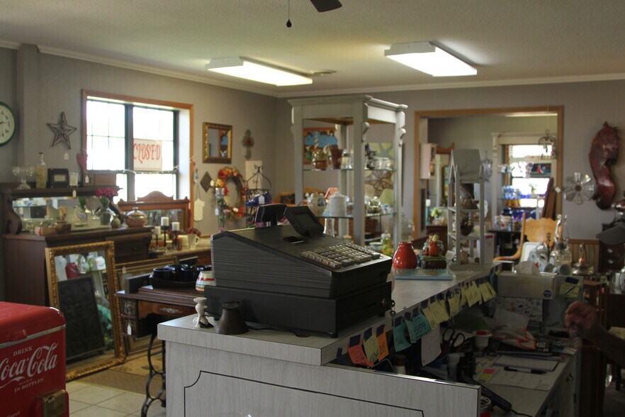 More Photos Of 939 E Main St, Warsaw Freestanding For Sale