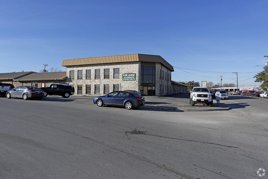 More Photos Of 7126 Eckhert Rd, San Antonio Light Manufacturing For Lease