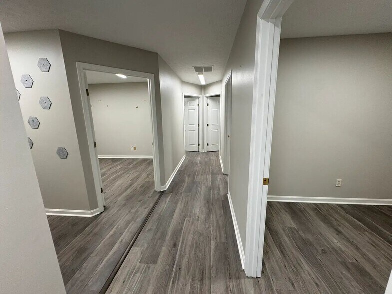 More Photos Of 2031 Midland Trl, Shelbyville Office For Lease