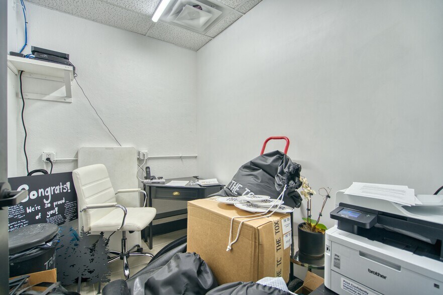 More Photos Of 2027-2035 Broadway, Boulder General Retail For Sale