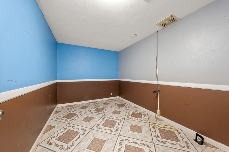 More Photos Of 3715 Bellmead Dr, Bellmead Office For Sale