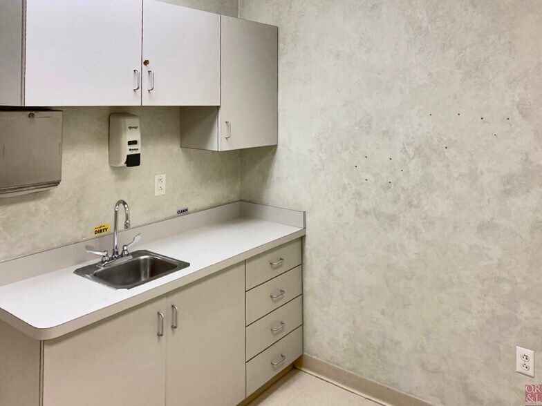 More Photos Of 1260 Silas Deane Hwy, Wethersfield Medical For Lease